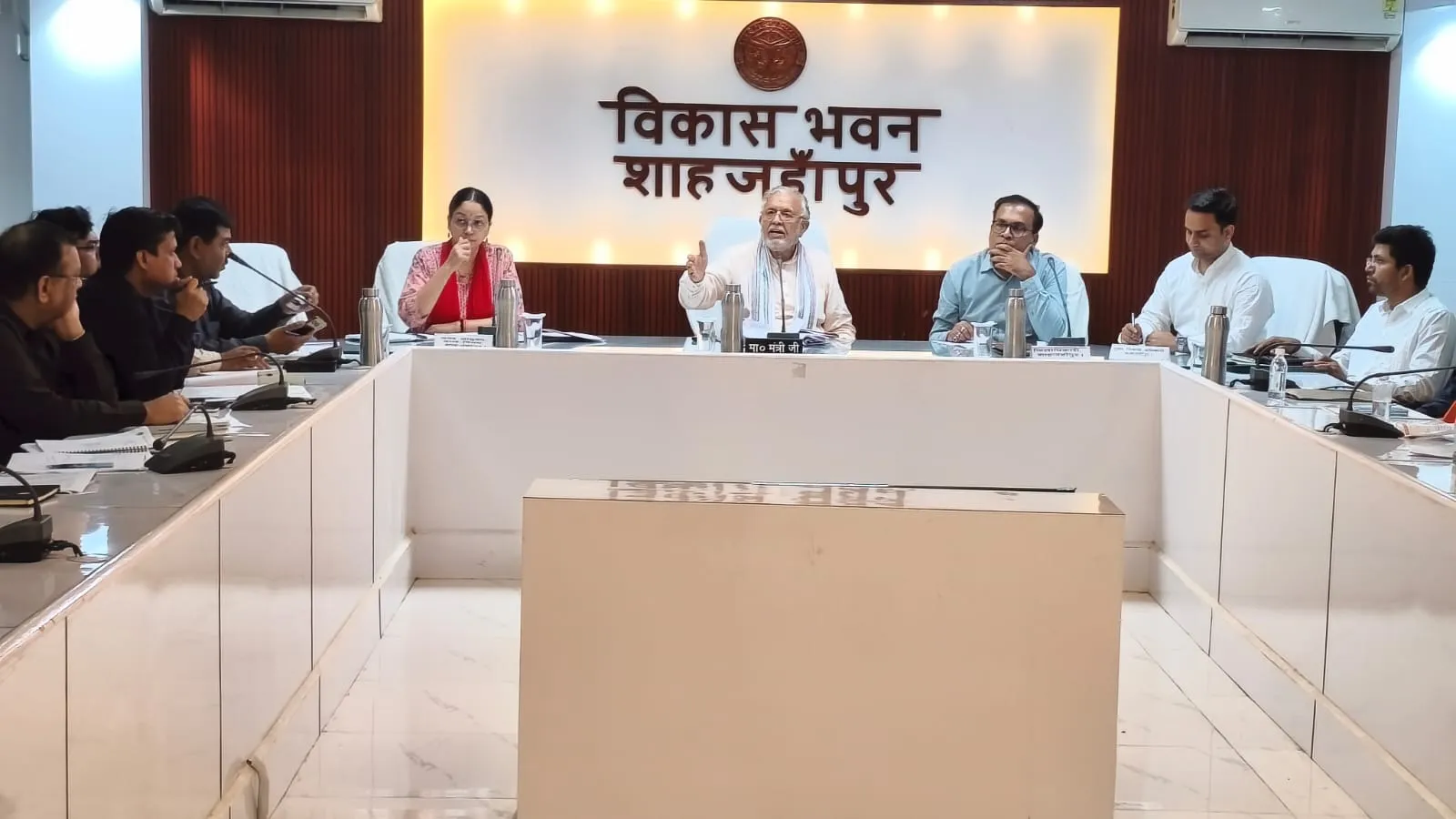 वित्त मंत्री सुरेश खन्ना ने जल जीवन मिशन कार्यों की समीक्षा की, रेस्टोरेशन में लापरवाही पर जताई नाराजगी