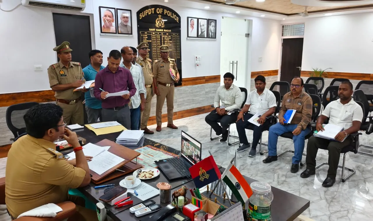 पुलिस अधीक्षक संतकबीरनगर द्वारा निर्माणाधीन भवन परियोजनाओं की समीक्षा बैठक आयोजित