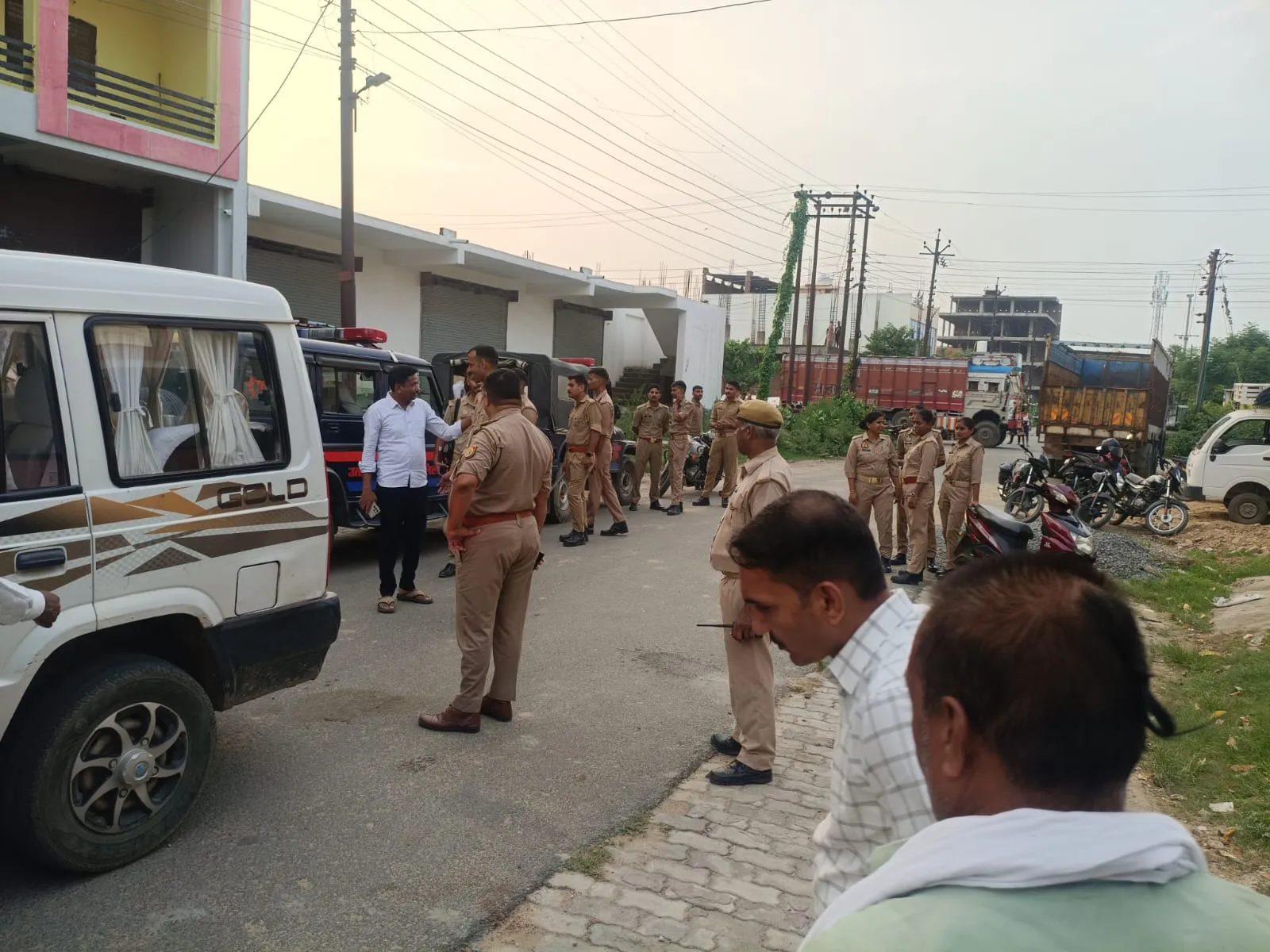 गीडा के होटलों पर प्रशासन की छापेमारी, दो होटलों को किया सीज 