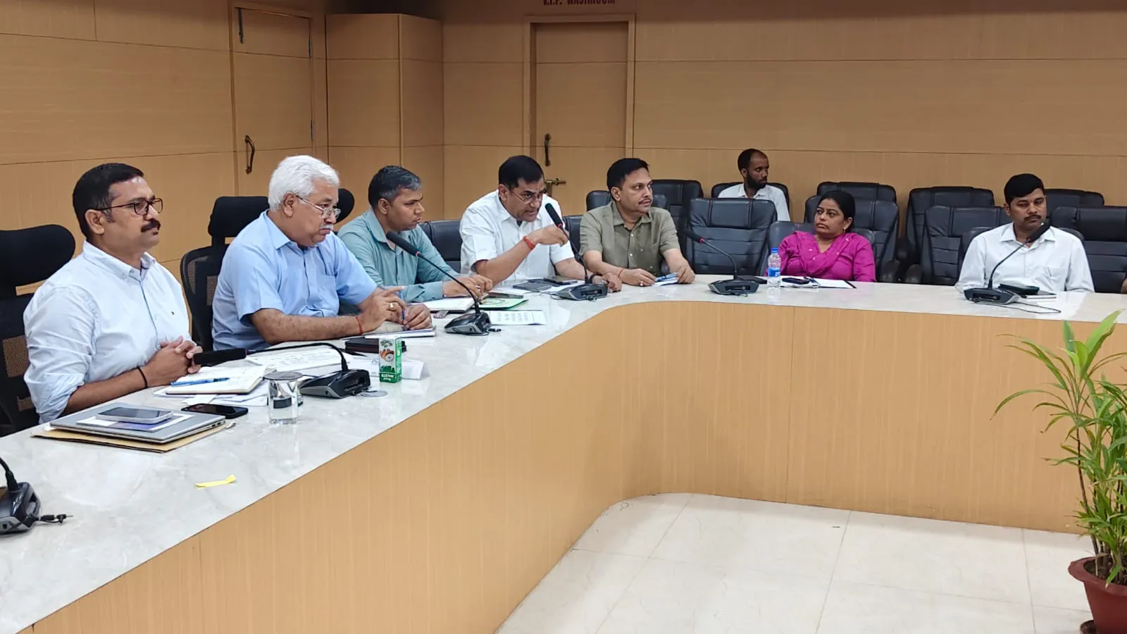 एडीएम की अध्यक्षता में प्रत्येक राजस्व ग्राम में हरिशंकरी वृक्षारोपण के संबंध में बैठक हुई आयोजित