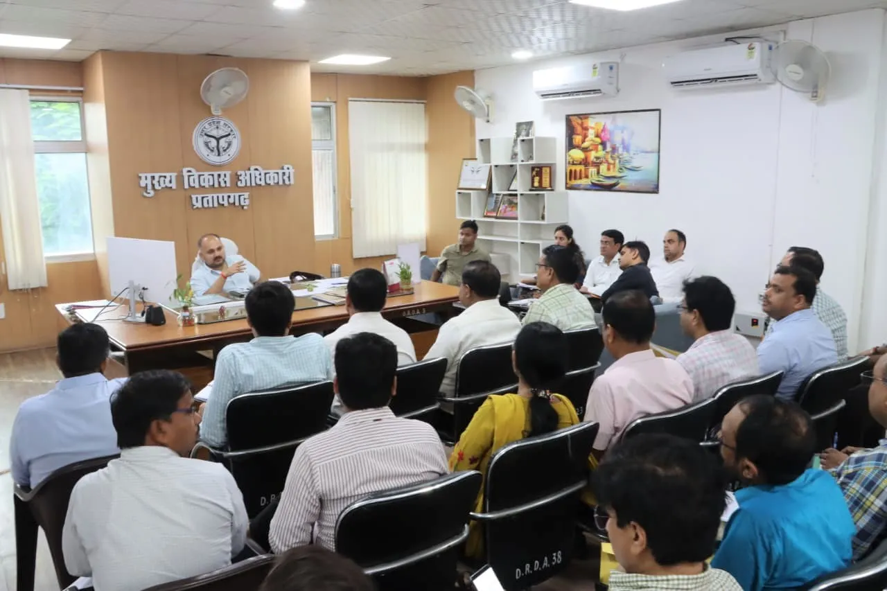 डीएम ने जनपद में 12 जुलाई को वृक्षारोपण महायज्ञ-2026 की तैयारियों को लेकर की बैठक
