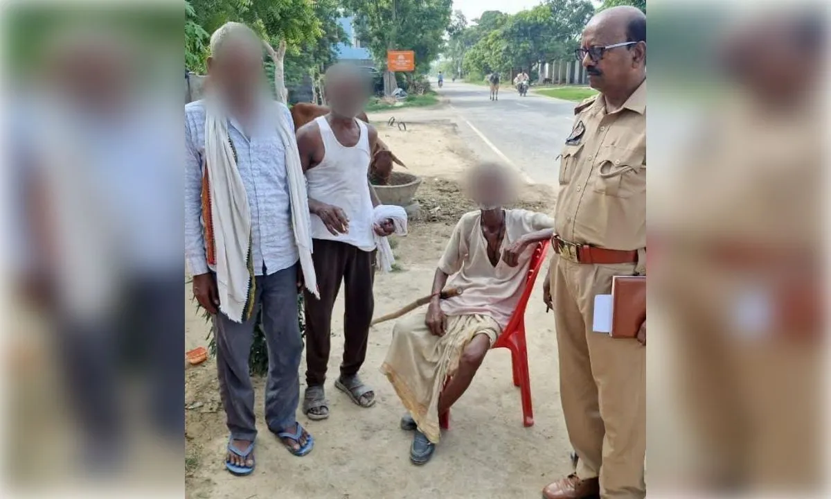 एसपी के निर्देश पर 153 वरिष्ठ नागरिकों के घर पहुंचकर सुनी समस्याएं, मौके पर किया समाधान