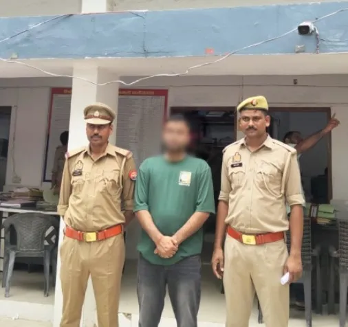 फर्जी तरीके से पासपोर्ट बनवाकर विदेश यात्रा करने के मामले में अभियुक्त को किया गया गिरफ्तार