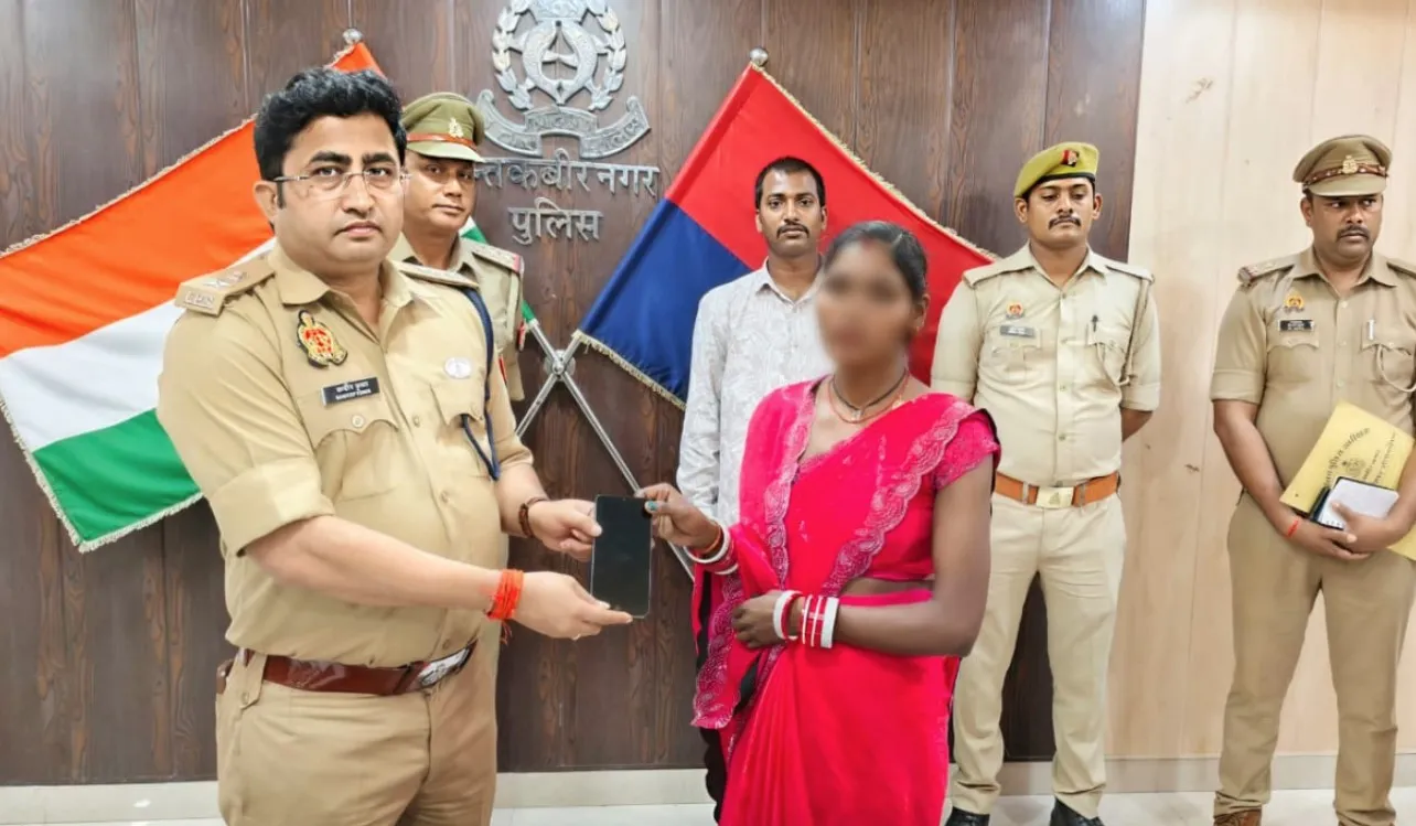 संतकबीरनगर पुलिस ने 161 गुमशुदा मोबाइल किए बरामद, अनुमानित कीमत लगभग ₹60 लाख