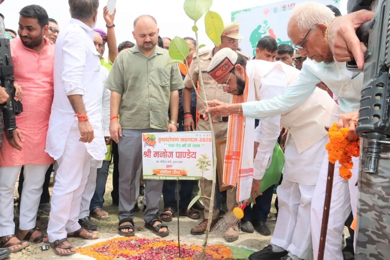 एक पेड़ माँ के नाम’’ की थीम पर जनपद में वृक्षारोपण महायज्ञ-2026 का हुआ शुभारंभ