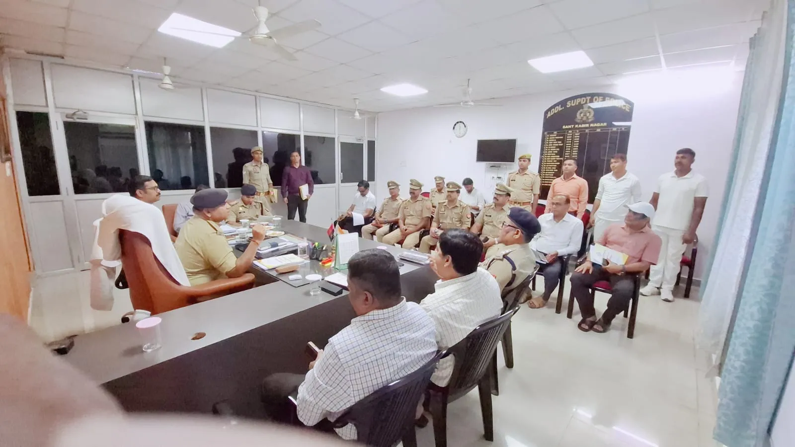 यूपी होमगार्ड परीक्षा के सफल संचालन हेतु अधिकारियों व पुलिस बल की ब्रीफिंग संपन्न