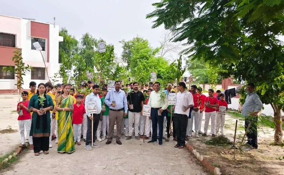 जय प्रकाश नारायण सर्वोदय विद्यालय नरायनपुर में किया गया वृक्षारोपण