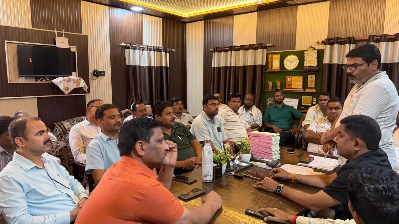 शिक्षक संघ की बैठक में शिक्षकों की समस्याओं पर की गई चर्चा 