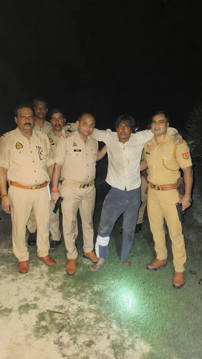 पुलिस मुठभेड़ में गौकशी मामले के दो वांछित आरोपी गिरफ्तार,तमंचा, कारतूस व हत्या में प्रयुक्त हथियार बरामद