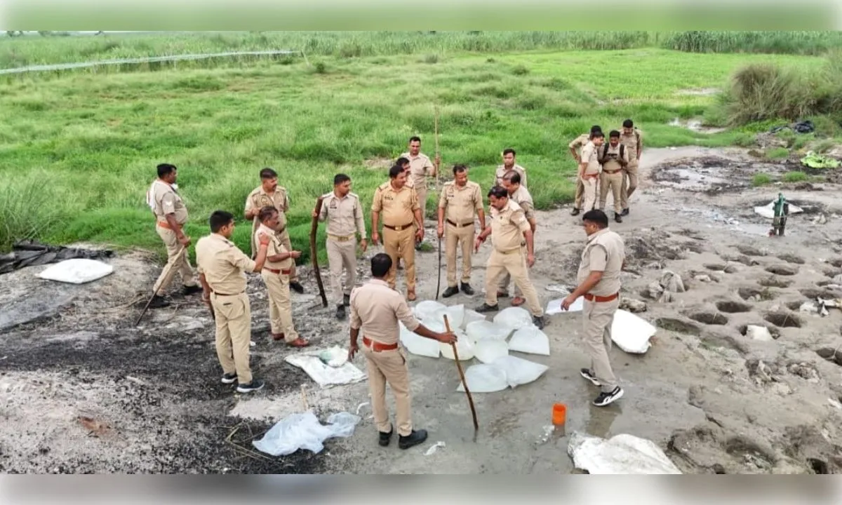आबकारी और पुलिस की संयुक्त कार्रवाई, 500 लीटर अवैध कच्ची शराब व भट्टियां नष्ट