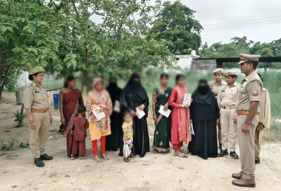 ग्राम चौपाल लगाकर ग्रामीणों से संवाद कर किया गया जागरुक* ।