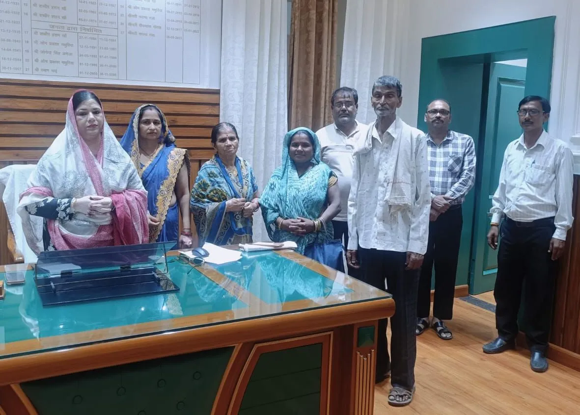 चेयरपर्सन फात्मा रज़ा ने गोवंश पालकों को सौंपे सहायता राशि के चेक 