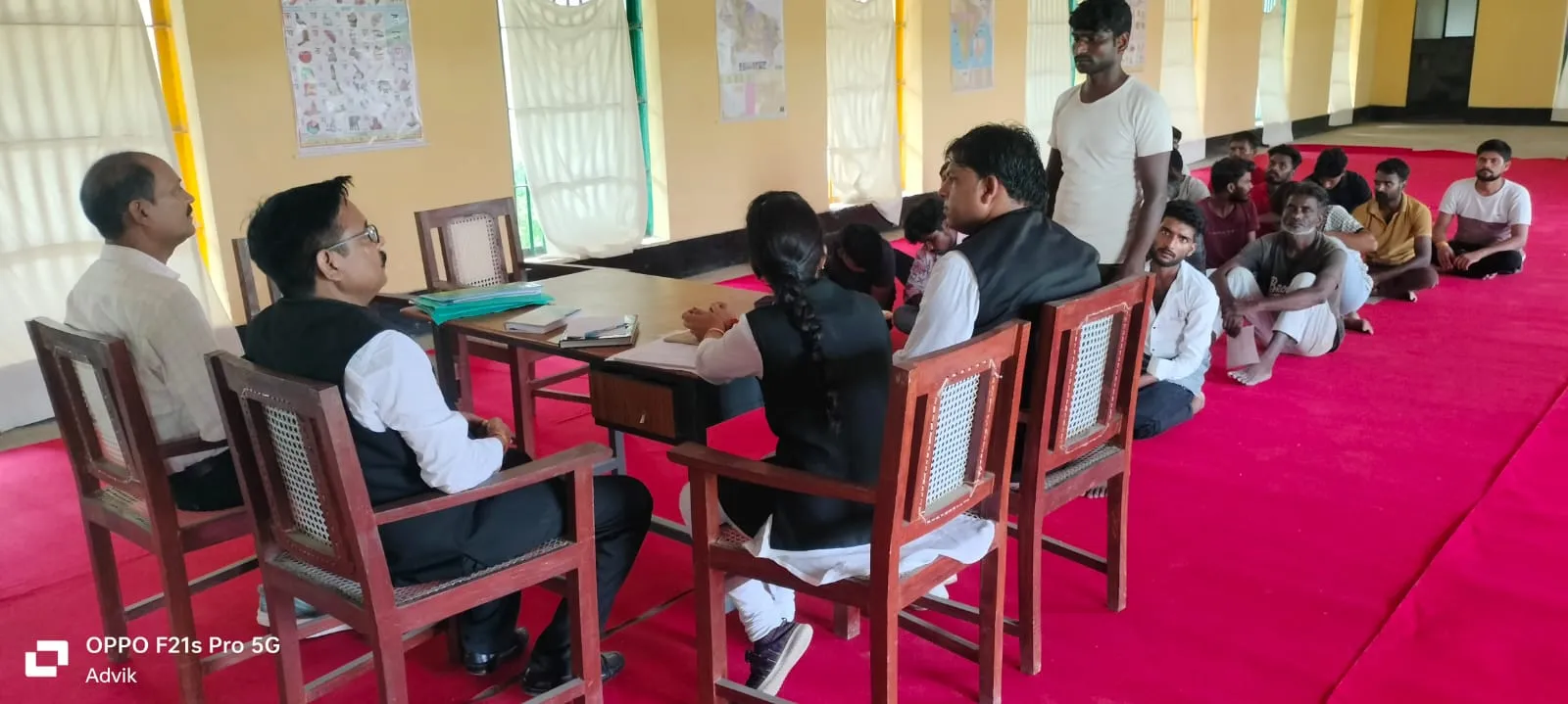 इंस्टाग्राम पर फेक आईडी के कारण फंस गया हूँ, छुड़ा दीजिए साहब 