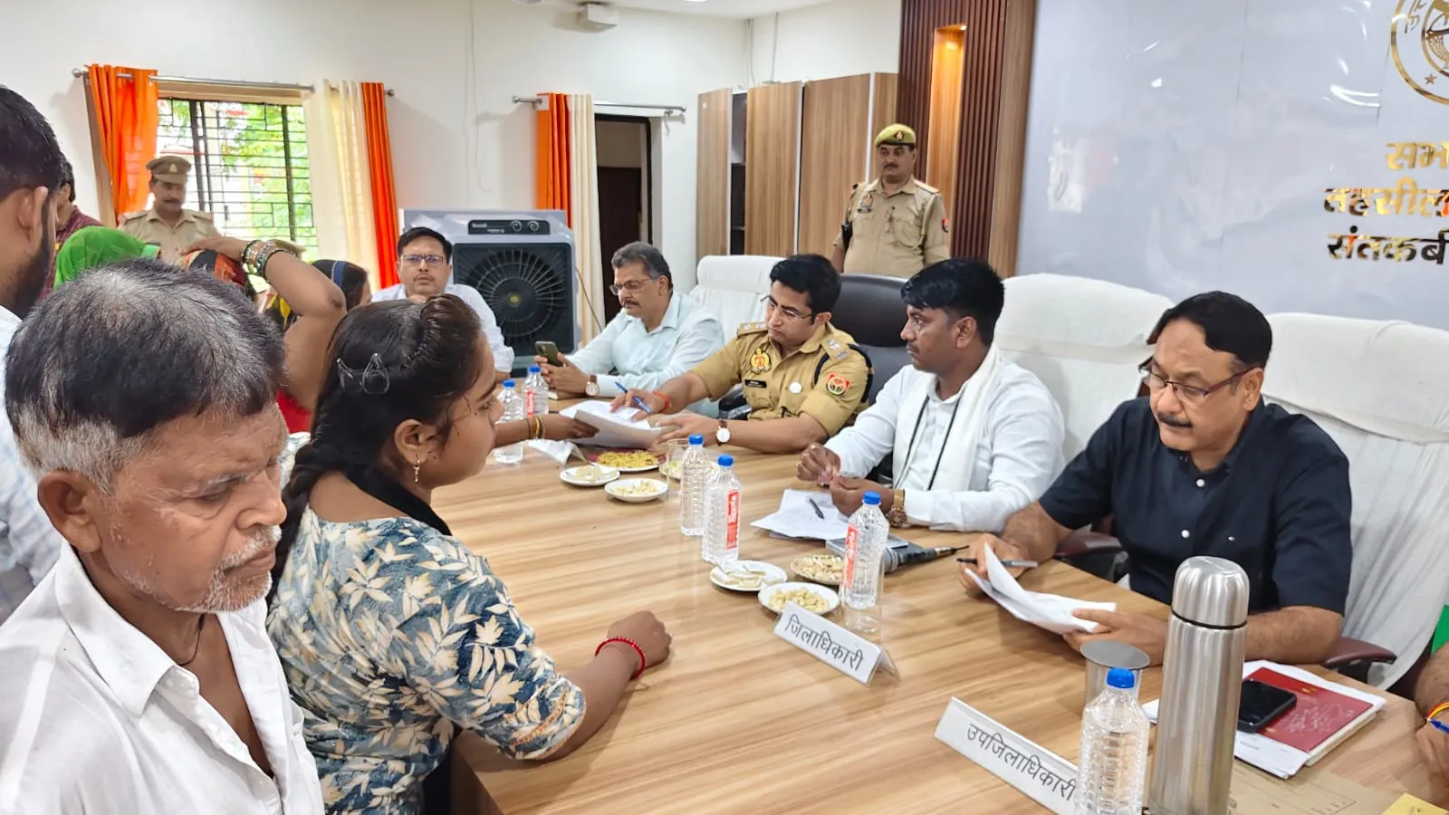 विधायक धनघटा एवं डीएम की उपस्थिति में धनघटा तहसील में सम्पूर्ण समाधान दिवस का हुआ आयोजन