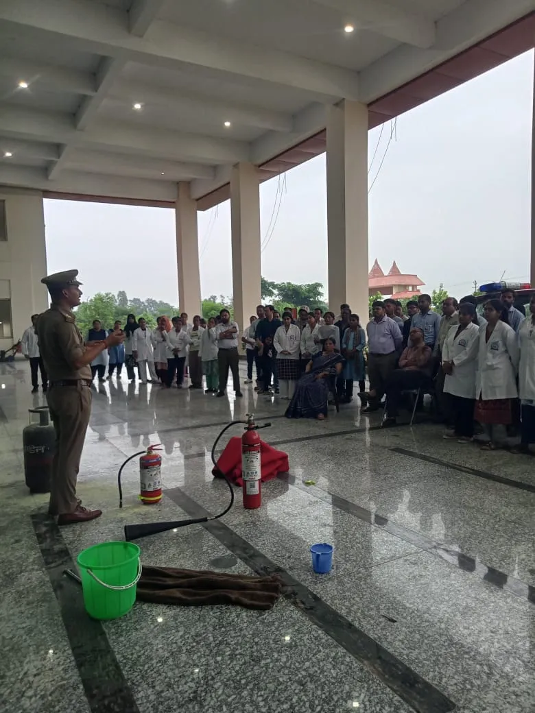 स्वशासी राज्य चिकित्सा महाविद्यालय में अग्नि सुरक्षा और आपदा प्रबंधन पर व्यावहारिक प्रशिक्षण शिविर संपन्न