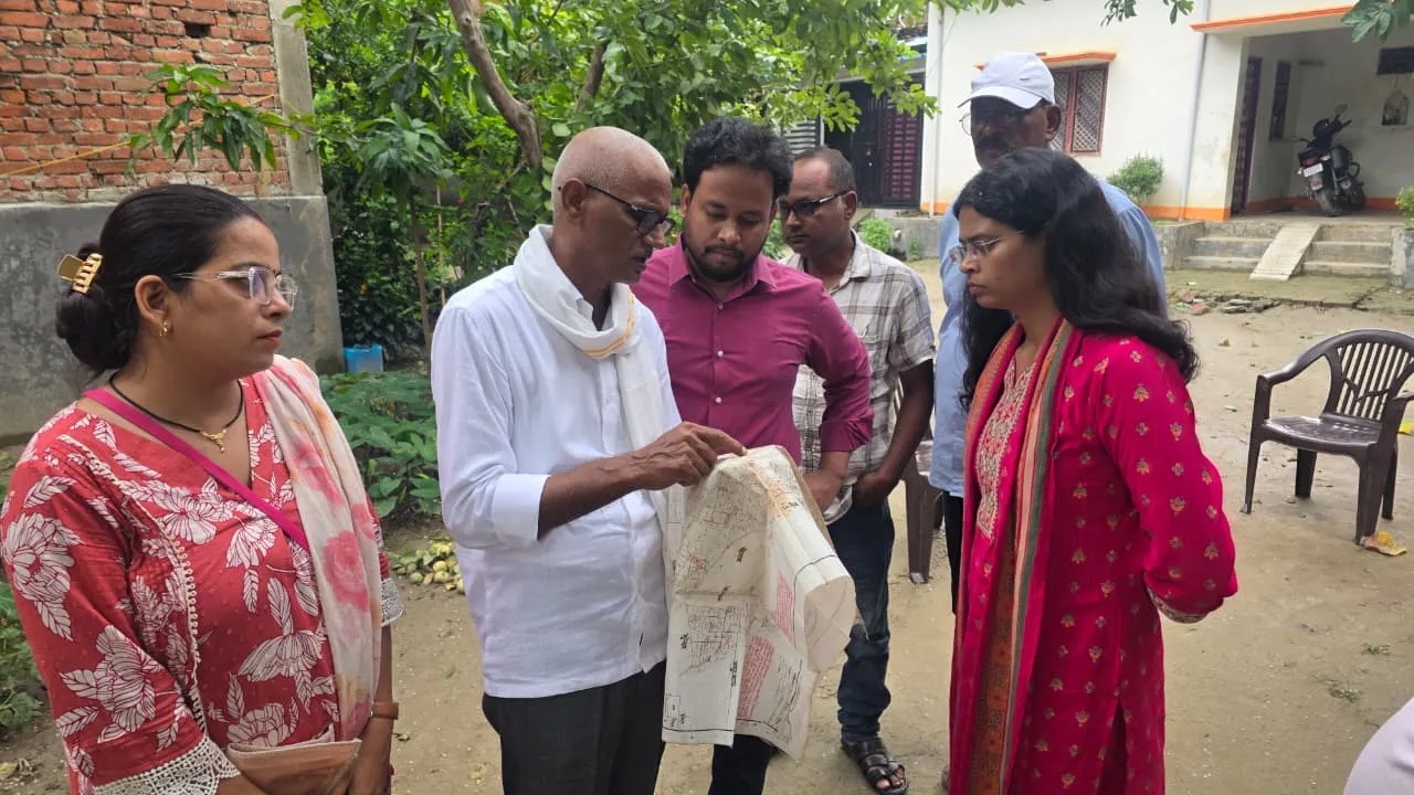 जनता दर्शन की शिकायत पर तत्काल पैमाइश, कब्जा हटाकर बहाल होगा रास्ता