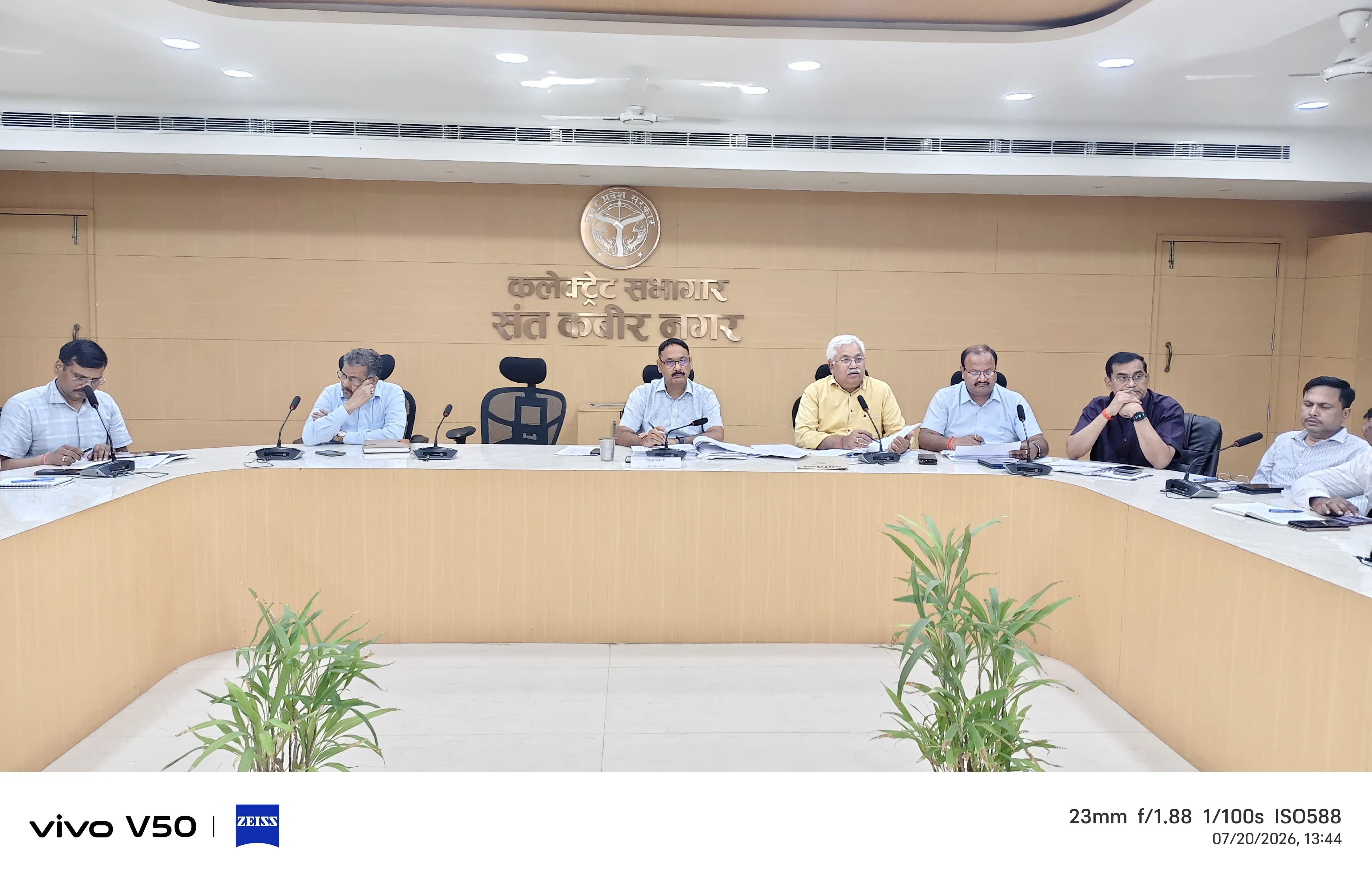 डीएम द्वारा निर्माण परियोजनाओं में गुणवत्ता का विशेष ध्यान रखने के दिए गए निर्देश