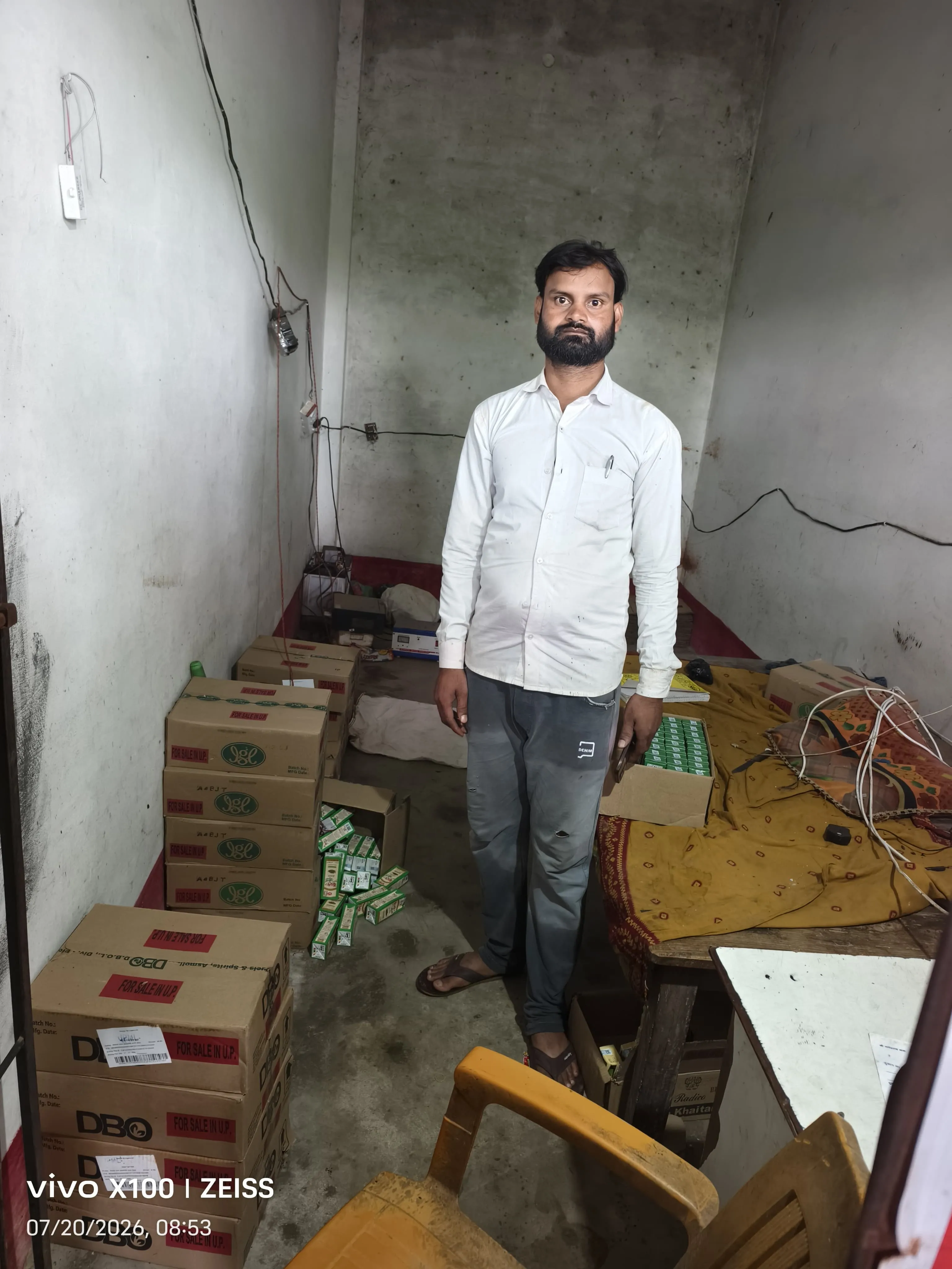 शटर तोड़कर देशी शराब की दुकान में लाखों की चोरी,49 पेटी शराब सहित नकदी ले उड़े चोर