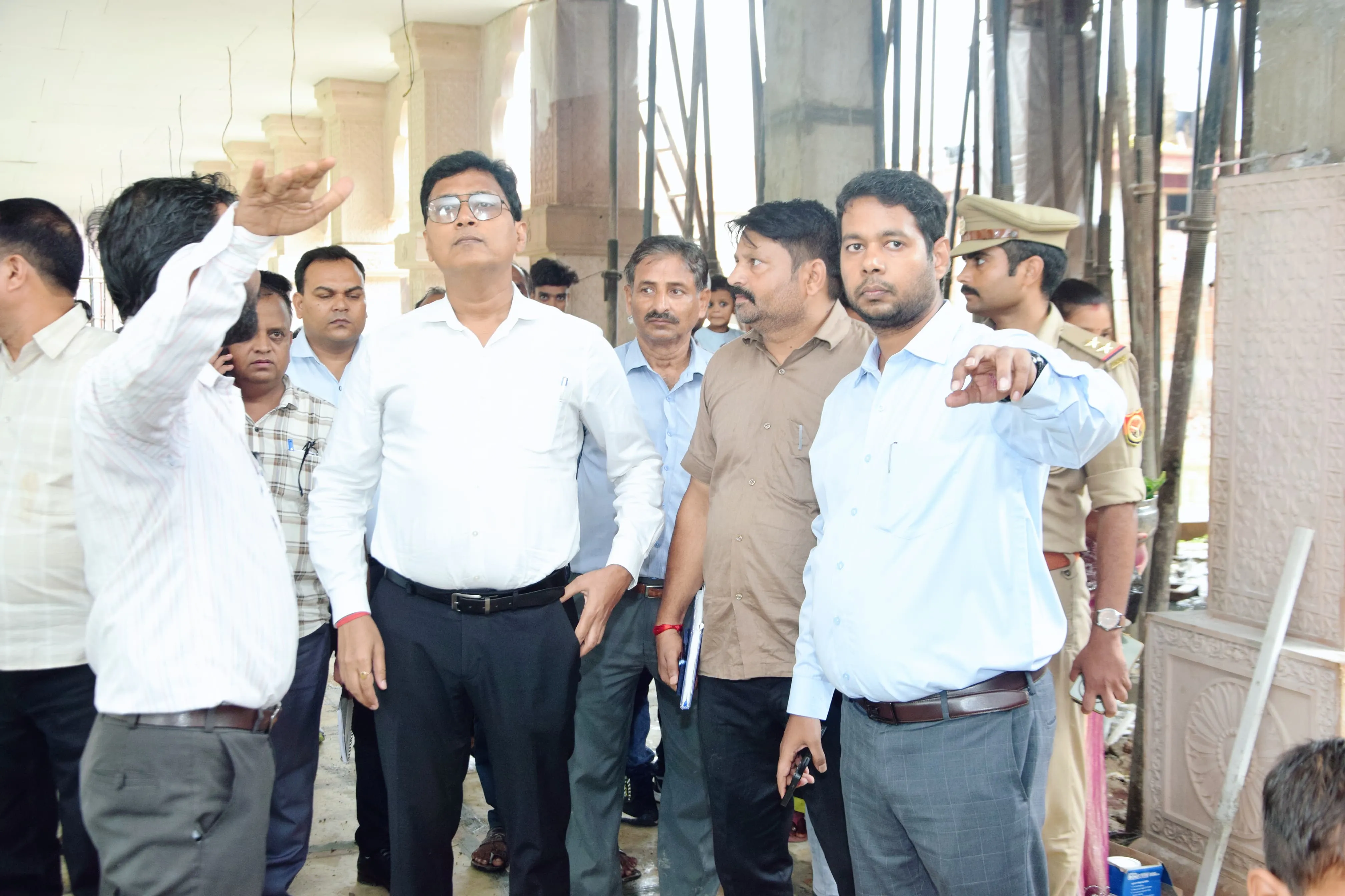 'छोटी काशी' को श्रावण के लिए संवारने निकले डीएम अंजनी कुमार सिंह,बोले- हर व्यवस्था हो चाक-चौबंद