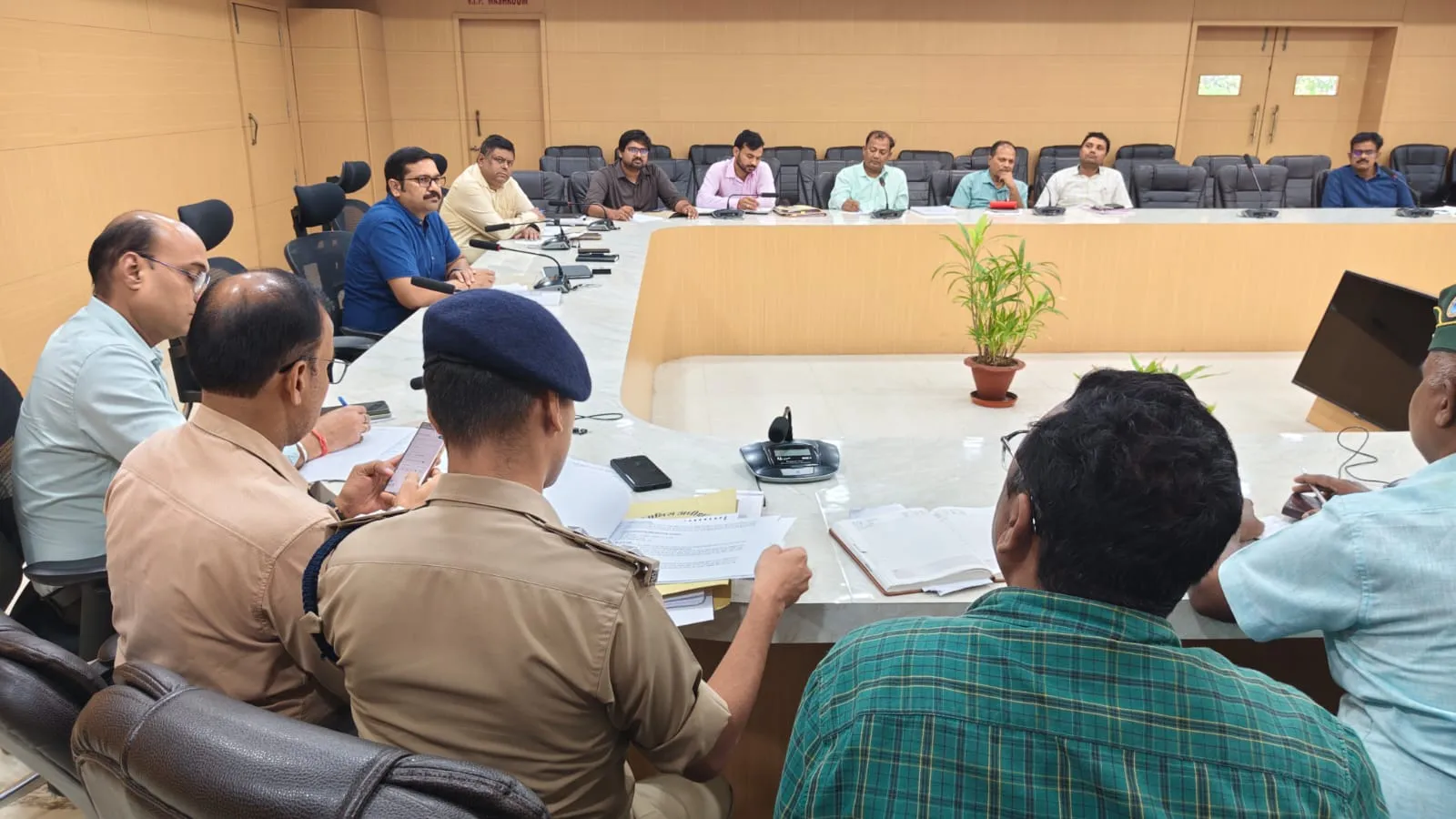 एडीएम की अध्यक्षता में सम्भावित बाढ़  के दृष्टिगत बैठक कर की गयी तैयारियों की समीक्षा