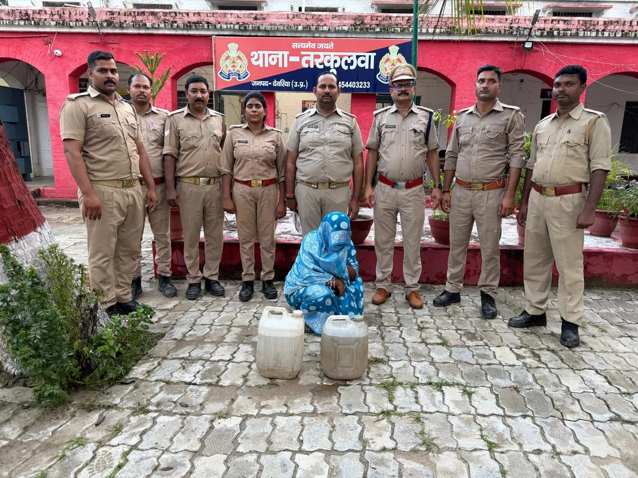 कच्ची शराब पर आबकारी-पुलिस की बड़ी कार्रवाई, 20 लीटर अवैध शराब के साथ महिला गिरफ्तार