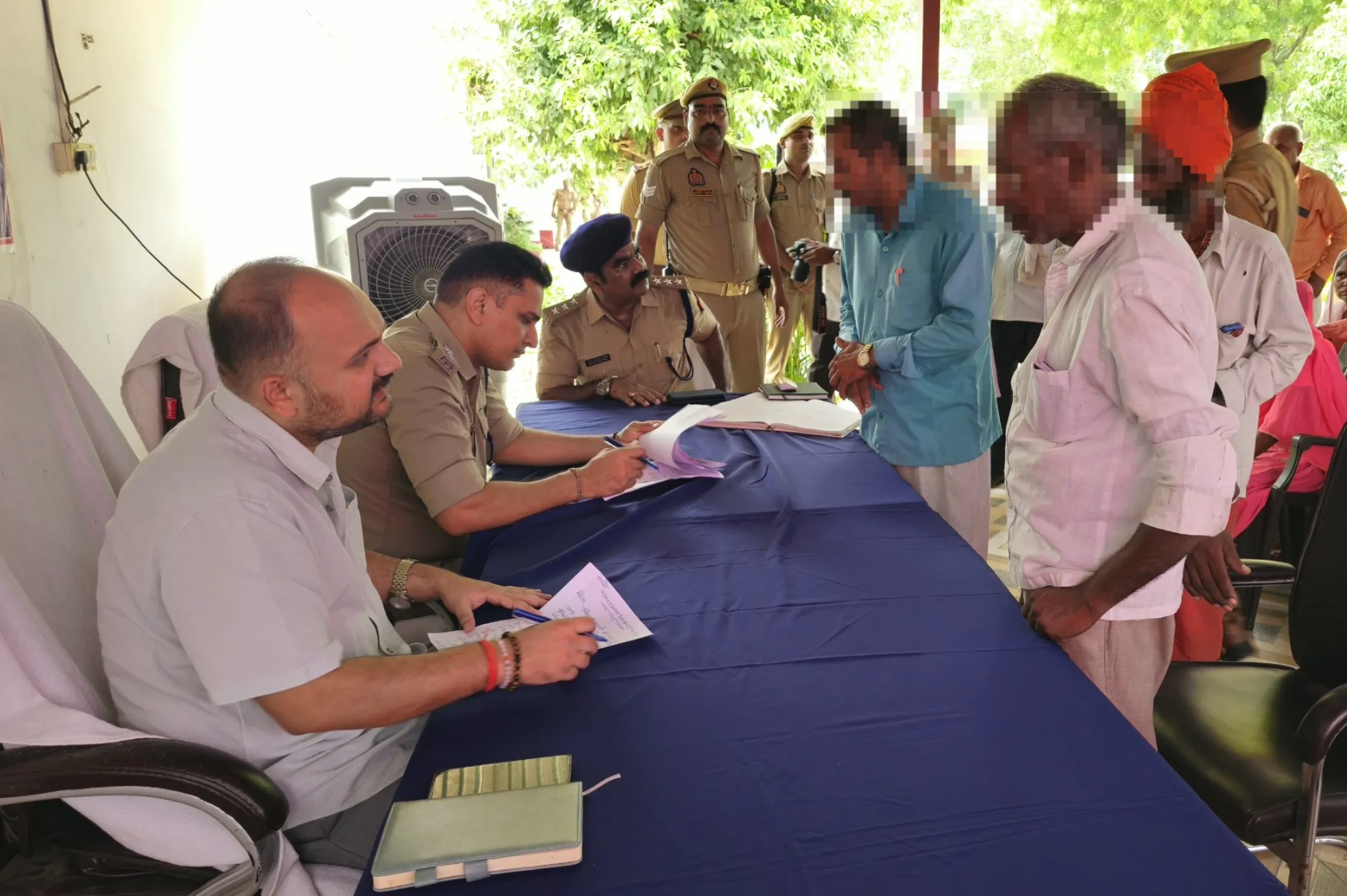जिलाधिकारी एवं पुलिस अधीक्षक ने थाना समाधान दिवस में सुनीं जन समस्याएं