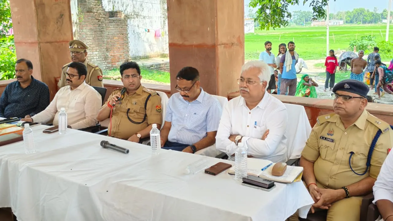 डीएम व एसपी ने श्रावण मास/कांवड़ यात्रा को ले की समीक्षा बैठक