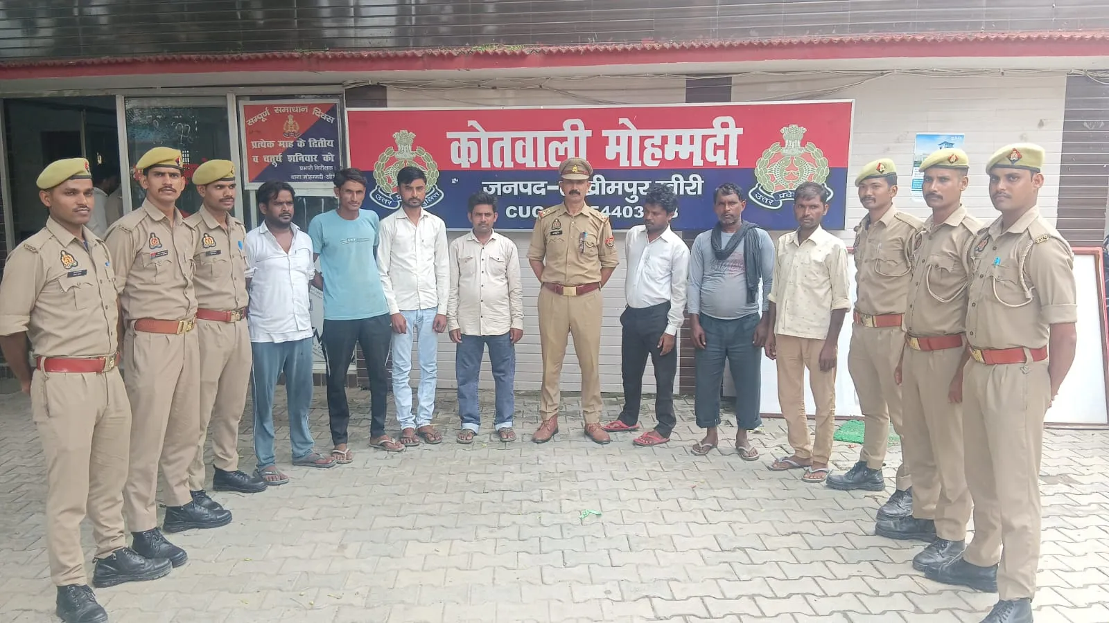 जनपद में पुलिस का सघन अभियान: 5 थानों से 14 वारंटी और वांछित अभियुक्त गिरफ्तार