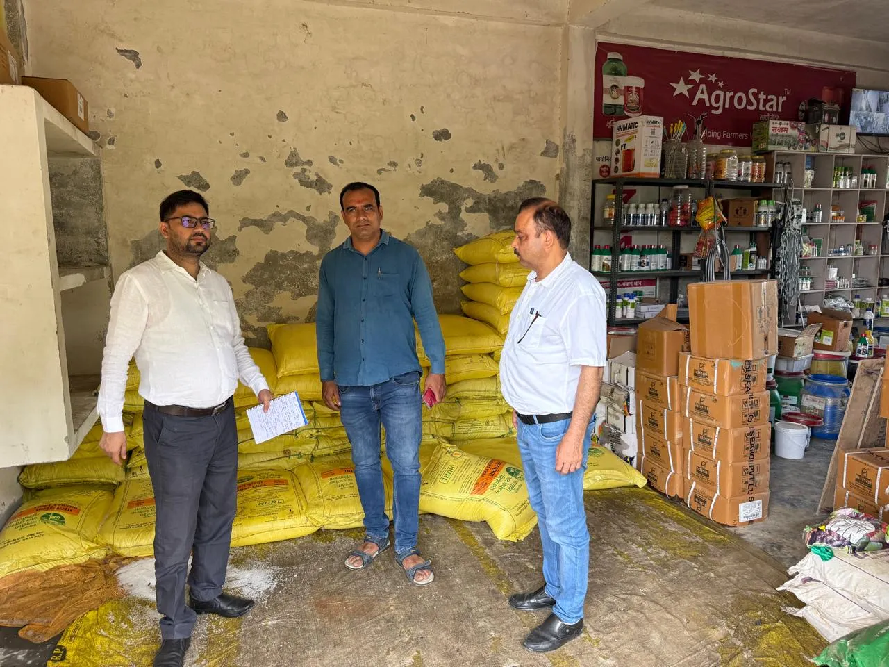 उर्वरक की दुकानों का किया गया निरीक्षण