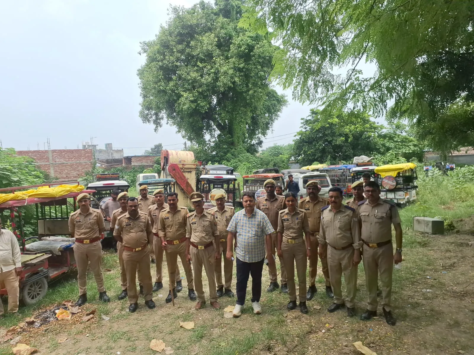 निघासन में परिवहन विभाग और पुलिस की संयुक्त कार्रवाई,15 ई-रिक्शा व 2 ट्रैवलर सीज