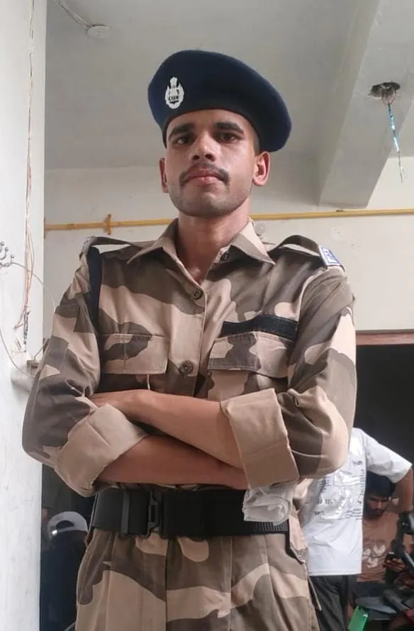 खेतों की मेड़ से देश की वर्दी तक,किसान के बेटे मोहित वर्मा ने लिखी संघर्ष,त्याग और सपनों की ऐसी कहानी,जिसने पूरे लखीमपुर खीरी को कर दिया भावुक 