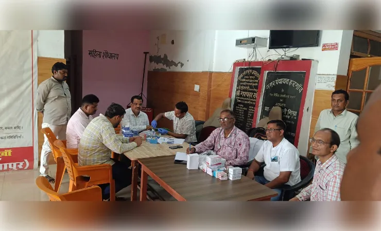 स्वास्थ्य शिविर में नपं कर्मियों का किया स्वास्थ्य परीक्षण