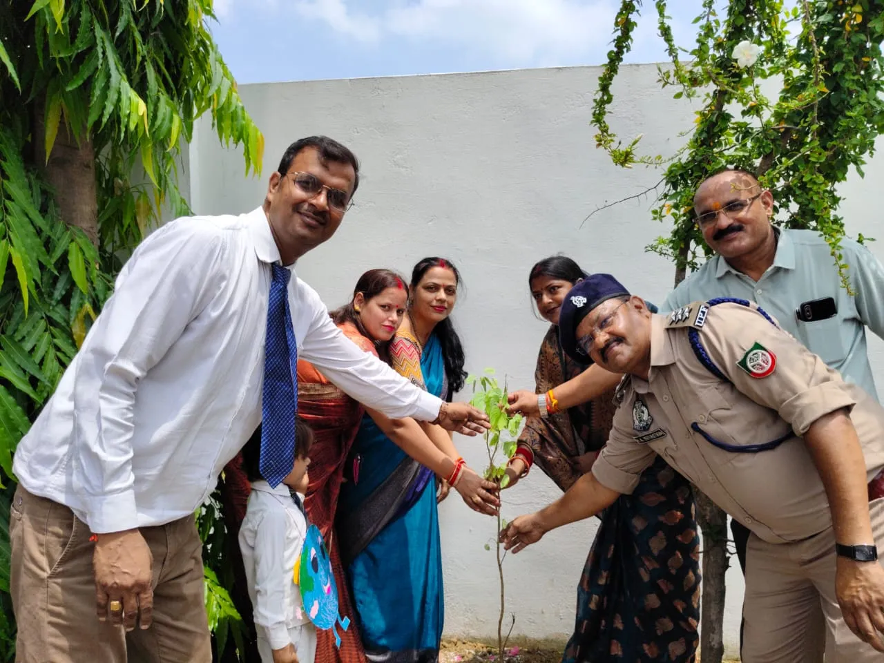    यूनिवर्सल पब्लिक सीनियर सेकेंडरी स्कूल में एक वृक्ष मां के नाम अभियान के तहत भव्य पौध रोपण एवं पौध वितरण कार्यक्रम आयोजित