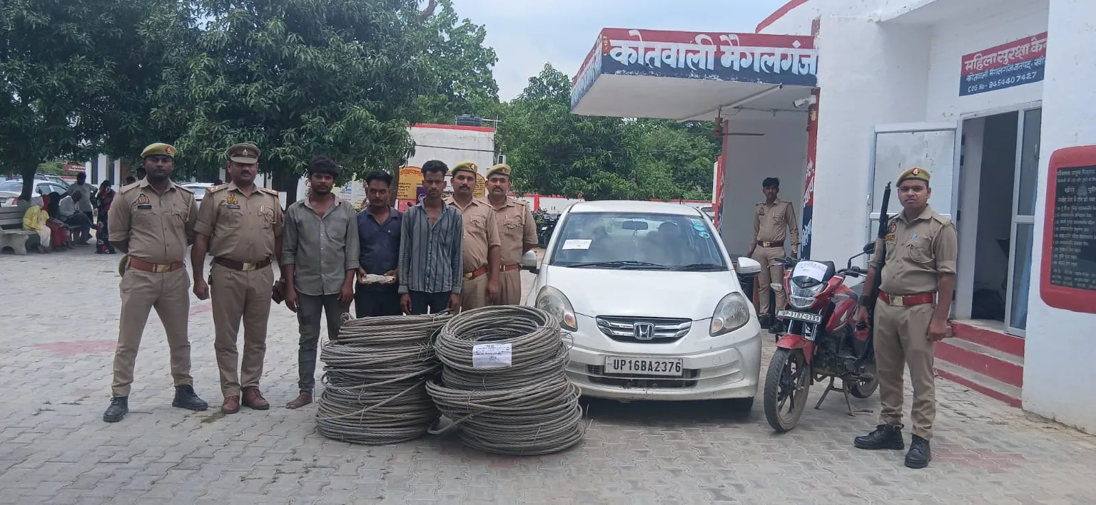 चोरी का खुलासा,तीन आरोपी गिरफ्तार