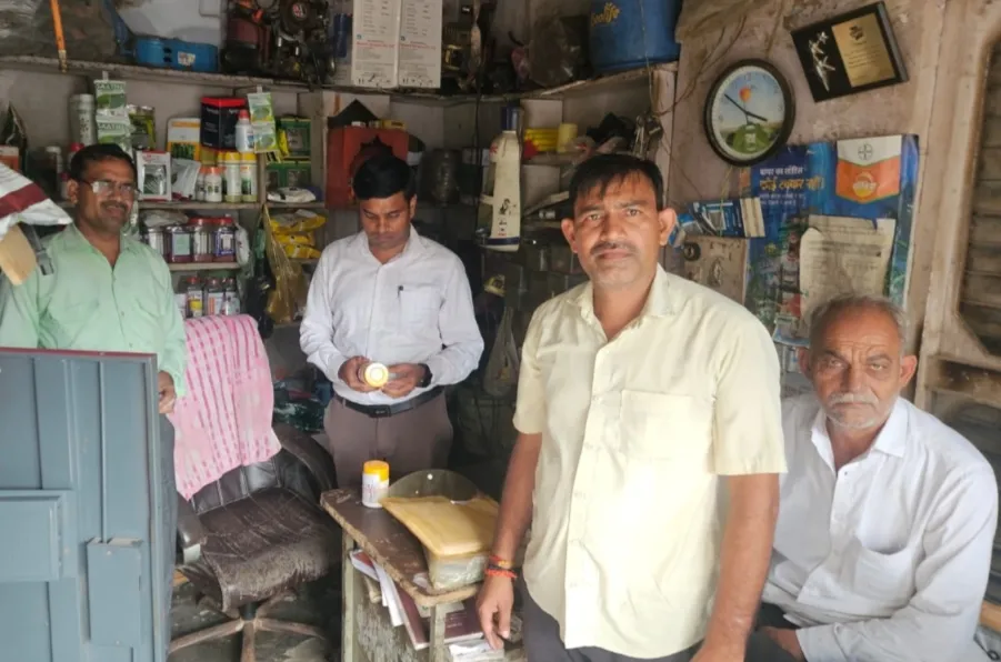 जिला कृषि अधिकारी ने छापा मार कार्यवाही के दौरान कीटनाशकों के 07 नमूने संग्रहीत किये