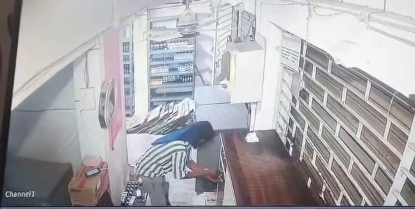 बहराइच: कंपोजिट दुकान का शटर तोड़ चोरों ने उड़ाई नकदी, एलईडी व महंगी शराब, जांच में जुटी पुलिस