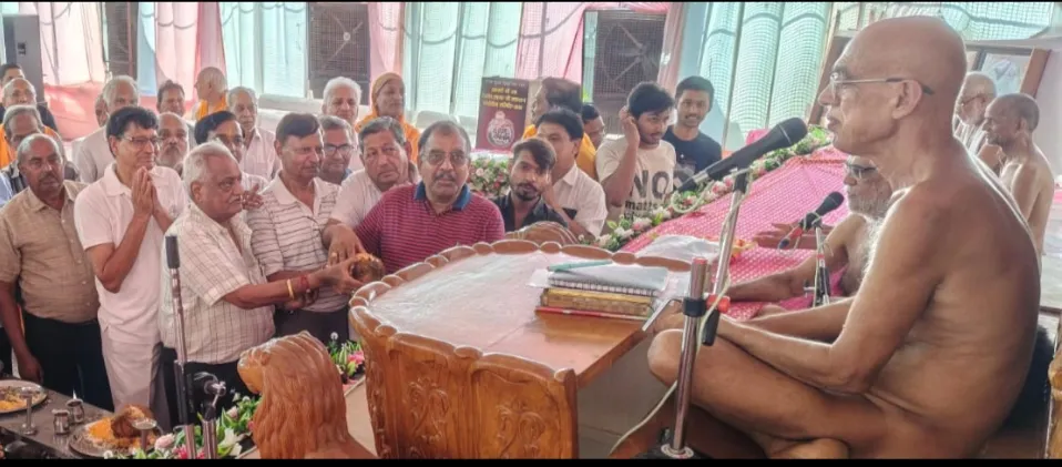मनुष्य को गाय से जीवन जीने की प्रेरणा लेनी चाहिये-- निर्भय सागर महाराज