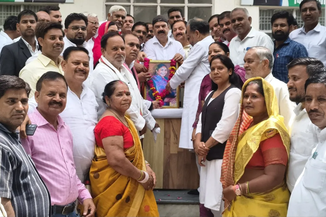सपा कार्यालय पर मनायी गयी पूर्व सांसद फूलन देवी की पुण्यतिथि