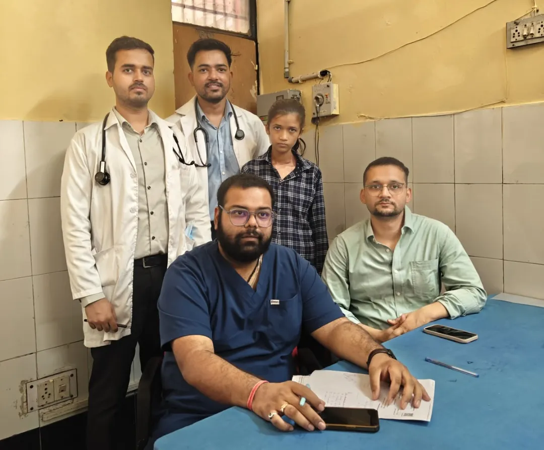 राज्य चिकित्सा  महाविद्यालय के चिकित्सकों ने किया  किशोरी के गले में हुए ट्यूमर का सफल ऑपरेशन