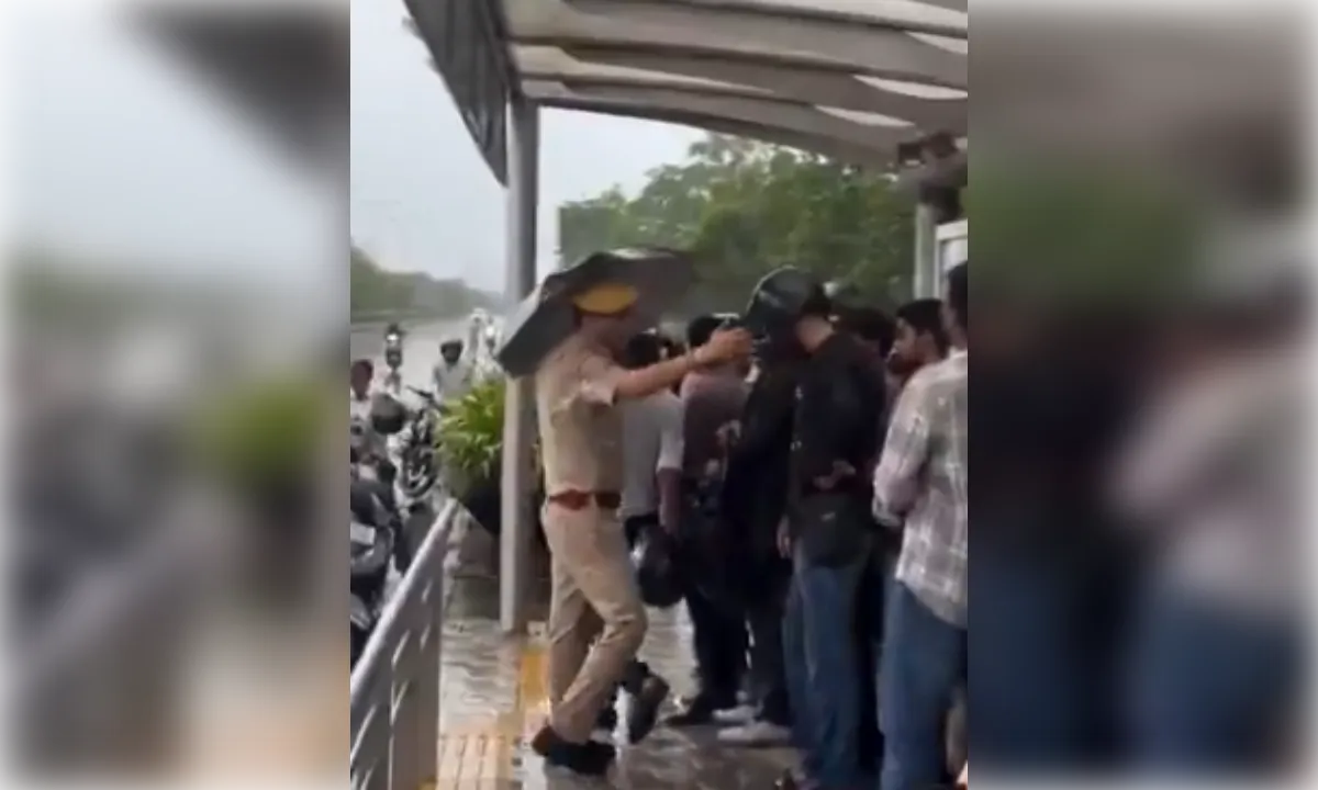 वीआईपी मूवमेंट के लिए खाली कराया बस शेल्टर, बारिश में भीगते लोगों का वीडियो वायरल