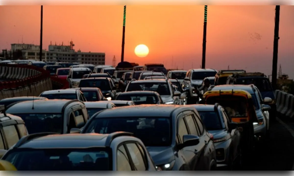  दिल्ली-जयपुर हाईवे पर सड़क धंसी