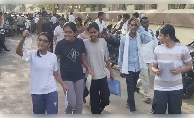 नीट यूजी परीक्षा को जी की तरह कई चरणों में कराने की सिफारिश