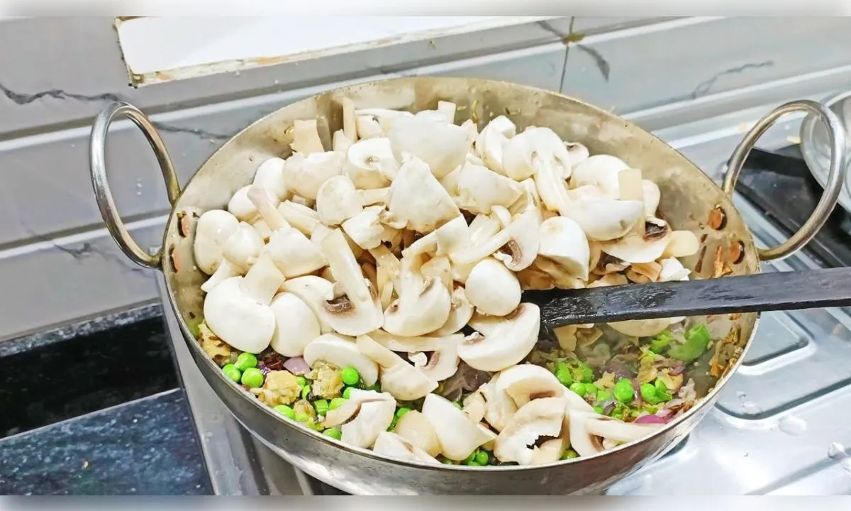 नाश्ते में खाएं क्रीमी लेमन मशरूम, एक बार खाएंगे तो उंगलियां चाटते रह जाएंगे