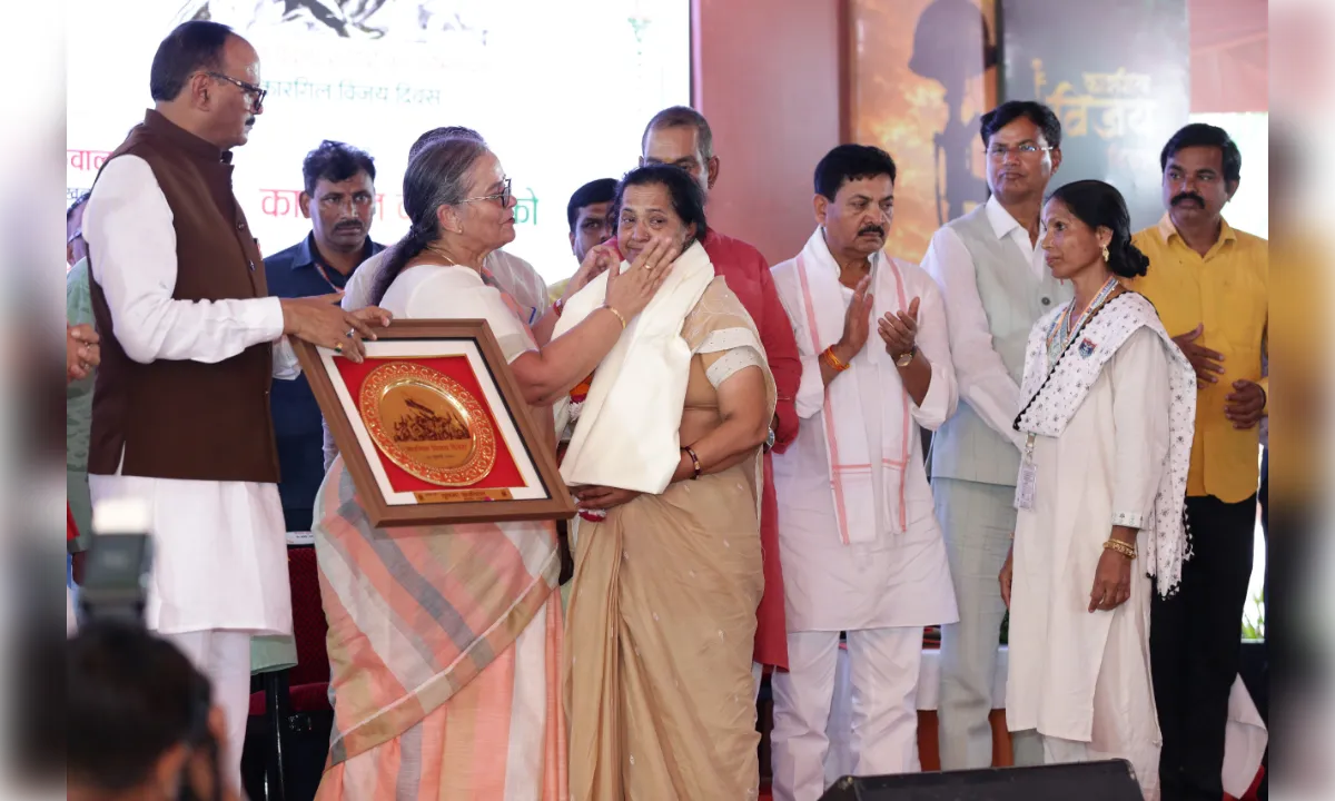 सौगंध मुझे इस मिट्टी की, चट्टानों से लड़ो के बोल से गूंजी शहीद स्मृति वाटिका
