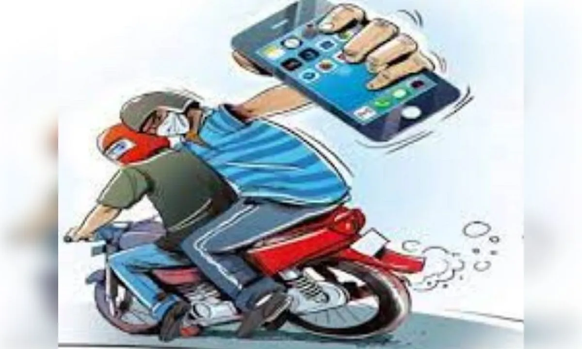 बीकेटी में स्कूटी सवार युवक का मोबाइल छीनकर भागे पल्सर सवार बदमाश