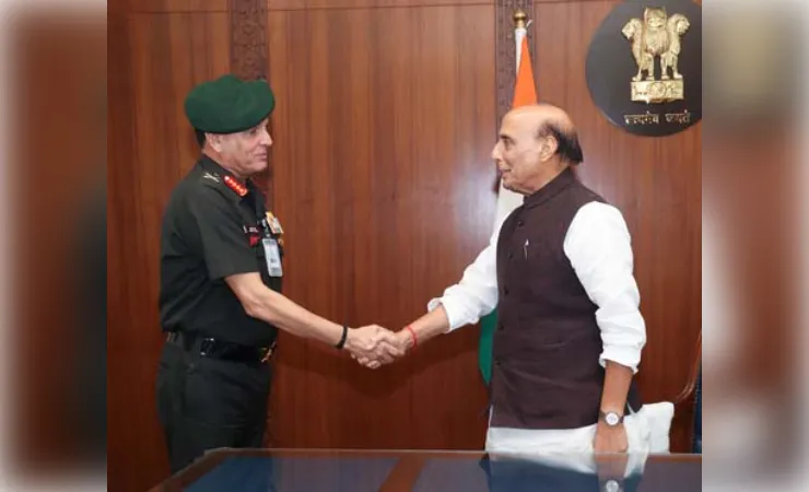 रक्षा मंत्री से मिले नए सेना प्रमुख, सेना के आधुनिकीकरण व राष्ट्रीय सुरक्षा पर चर्चा