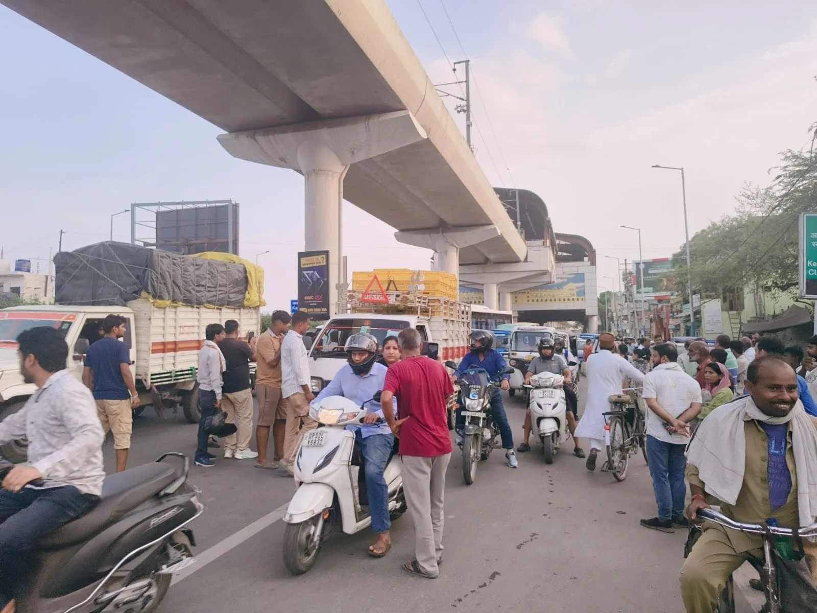 अमौसी मेट्रो स्टेशन के पास मारपीट और बवाल से लगा जाम, पूर्व राष्ट्रपति रामनाथ कोविंद की फ्लीट भी फंसी