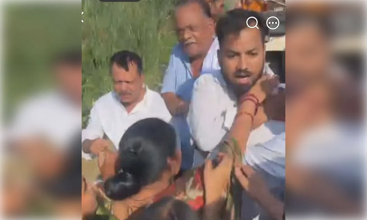 सरकारी जमीन को लेकर चल रहे विवाद के बीच हुई पत्रकार से मारपीट और अभद्रता