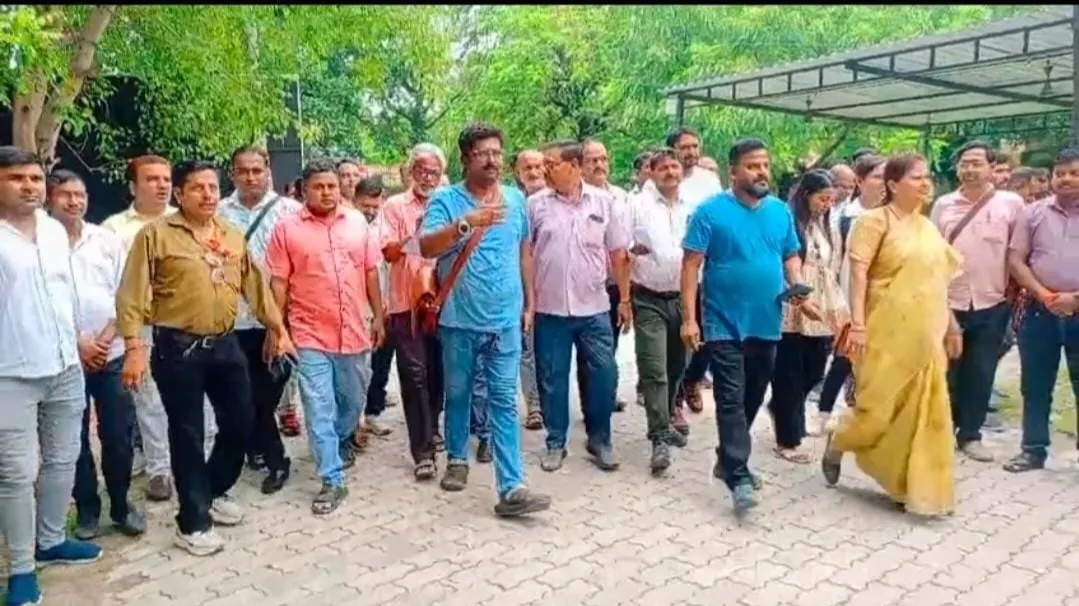 पत्रकार के साथ किए गए  दुर्व्यवहार की जांच को लेकर  पत्रकारों का प्रतिनिधि मंडल मिला एसएसपी से 