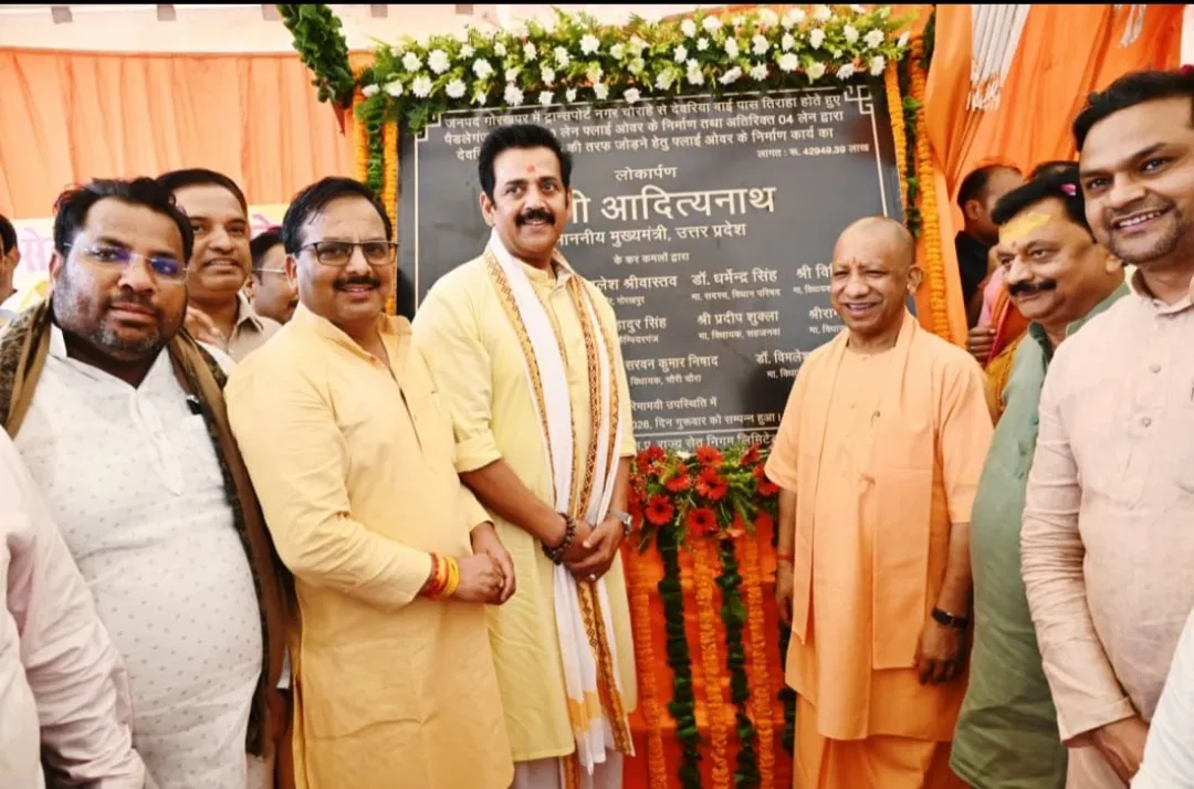 मुख्यमंत्री ने दिया सिक्सलेन फ्लाईओवर सहित गोरखपुर को 995 करोड़ रुपये के विकास कार्यों का उपहार  